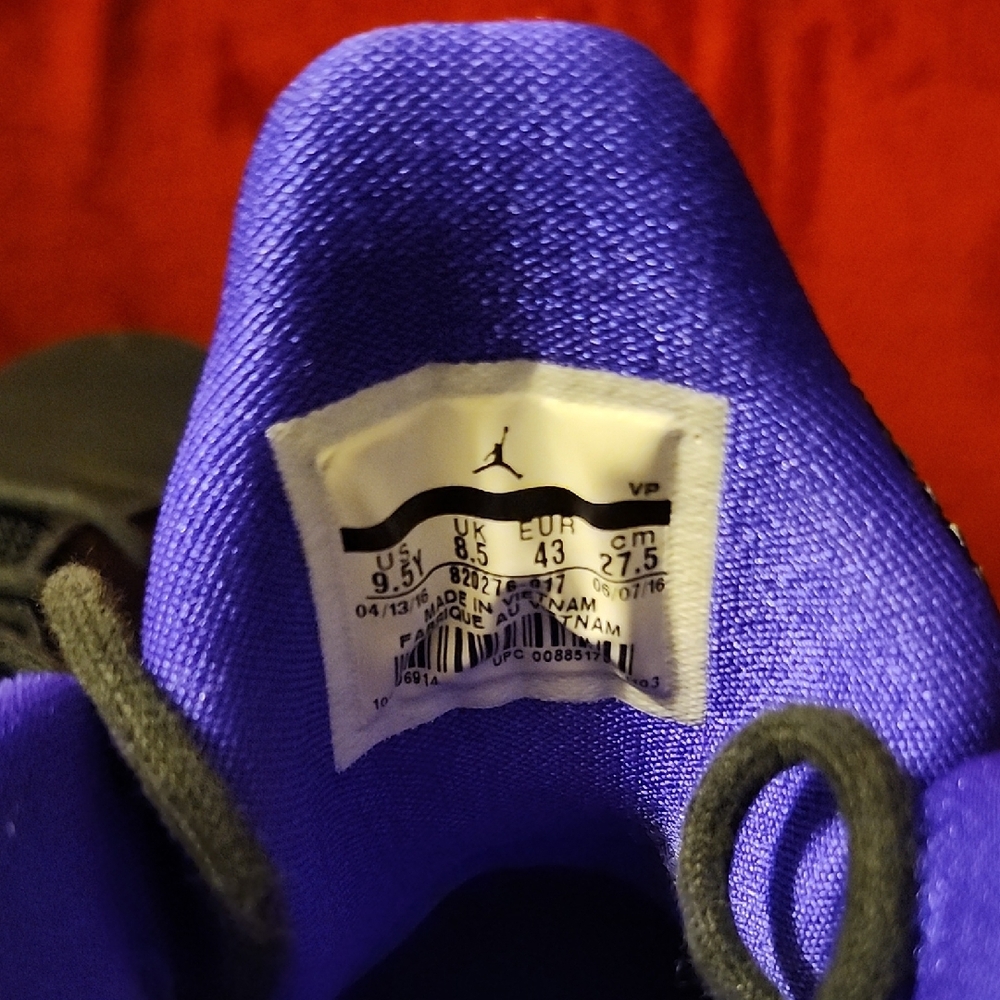 Black and Blue High-Top Athletic Shoes with Contoured Design - Picture 4 of 14